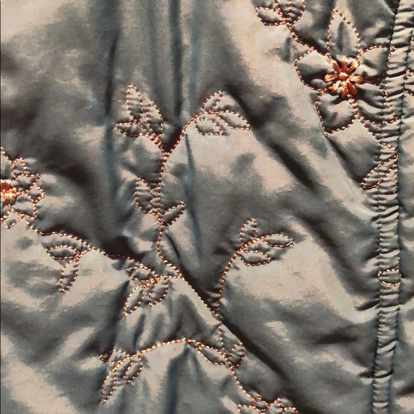 EUC lightweight vest - Picture 2 of 8